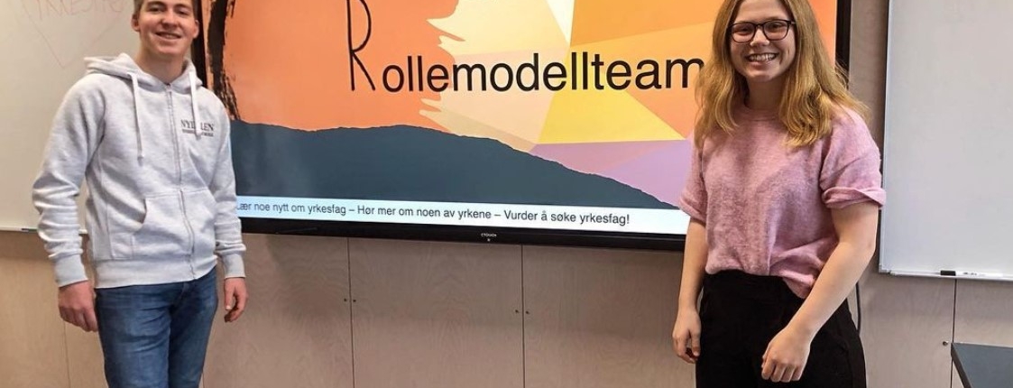 Rollemodeller holder foredrag for elever.